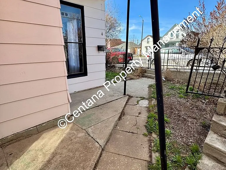 854 Main — Photo 2