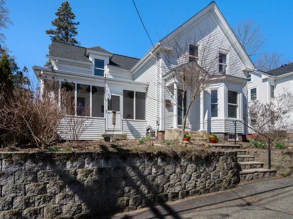 2 Brooks St, Maynard, MA 01754