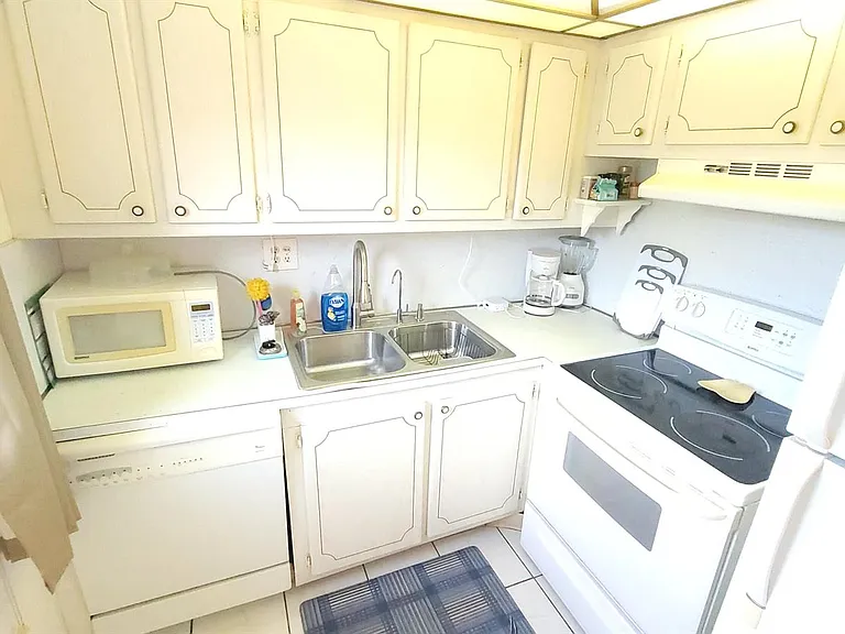 147 Bedford #F — Photo 6