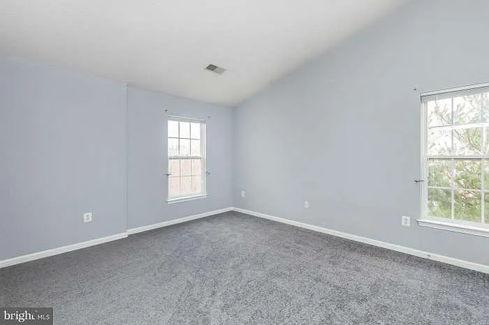 3033 Hunting Ridge Dr — Photo 16