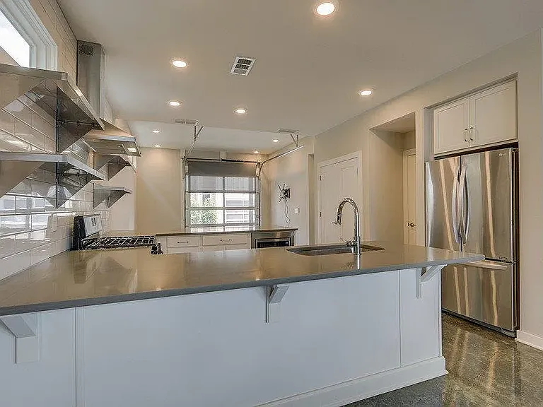 217 Gentry Ave — Photo 5