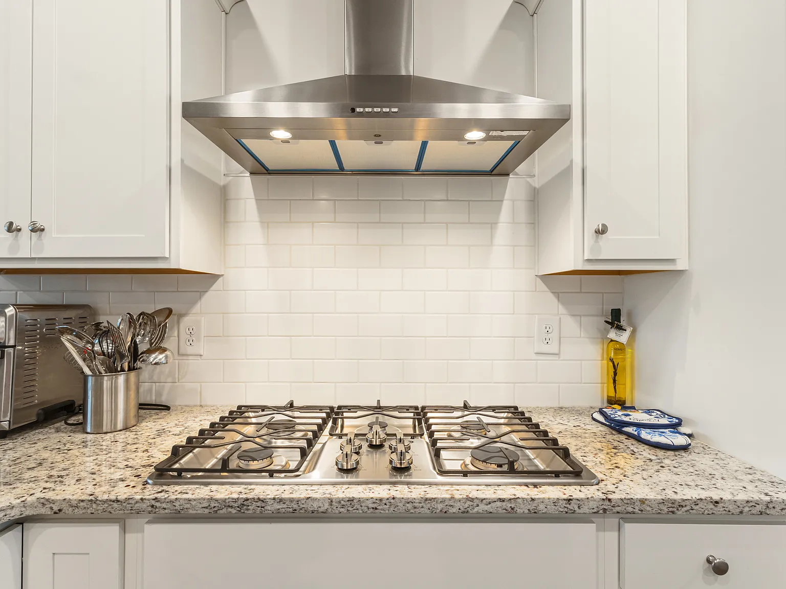 5 bed, 2950 sqft, $3,000 — Photo 2