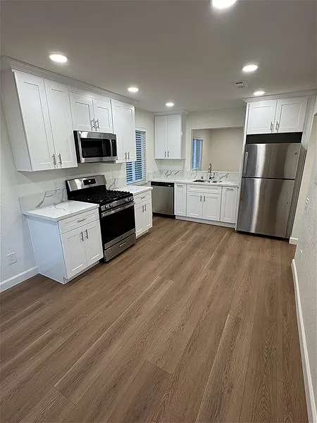 2 bed, 1.0 bath, 900 sqft, $2,100 — Photo 2