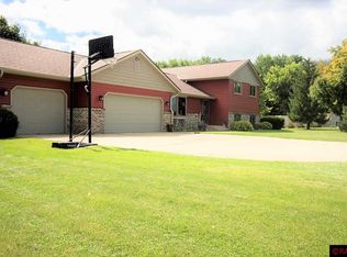 10 Lexington Ct, Mankato, MN 56001