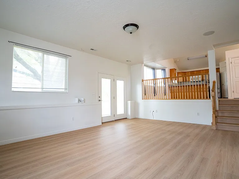 1007 N 525 W — Photo 9