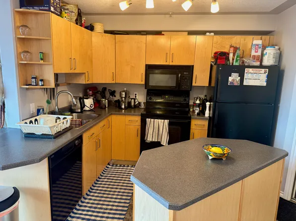 10033 116th St NW #506, Edmonton, AB T5K 2X5