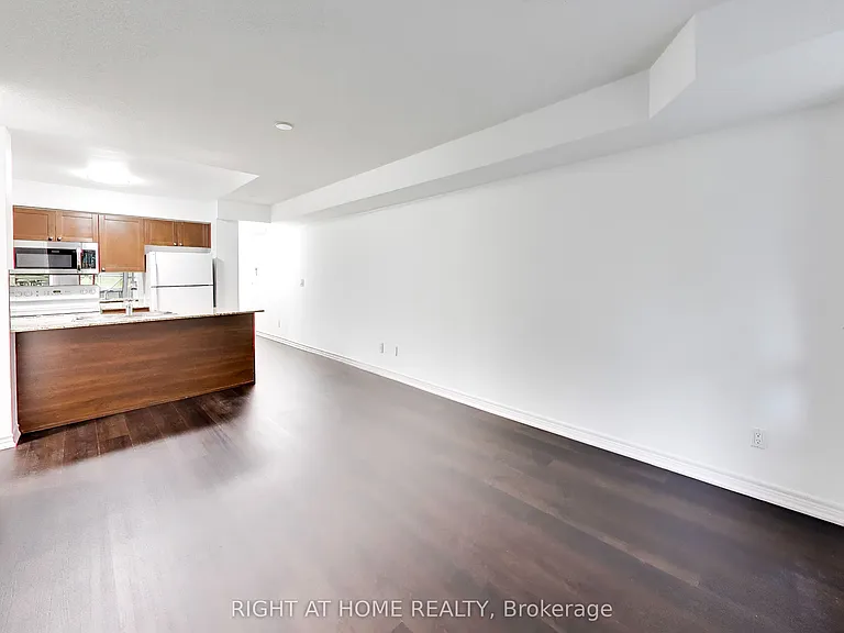 761 Bay St #313 — Photo 5