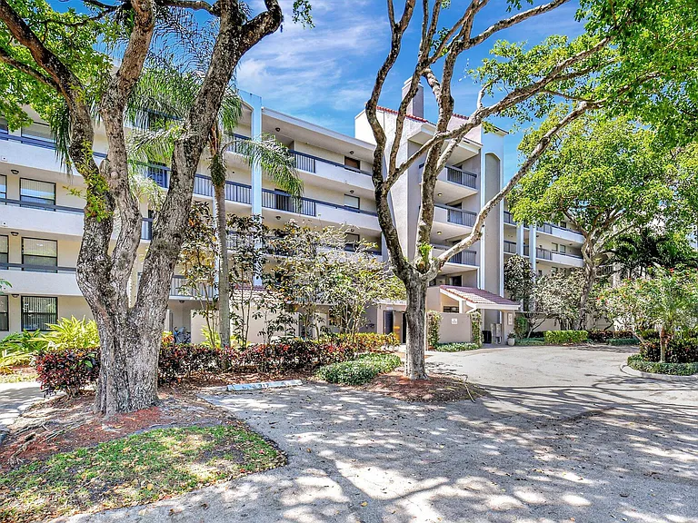 820 Lavers Cir #G402 — Photo 28