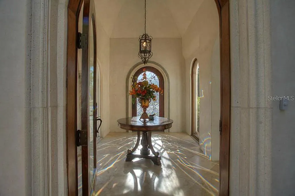 5 bed, 4.5 bath, 5318 sqft, $30,000 — Photo 3