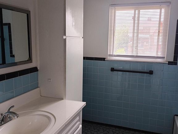 2nd image of 3750 W Buena Vista St