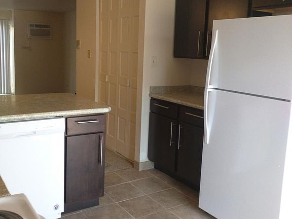 4th image of 162 Gladstone Dr APT 201