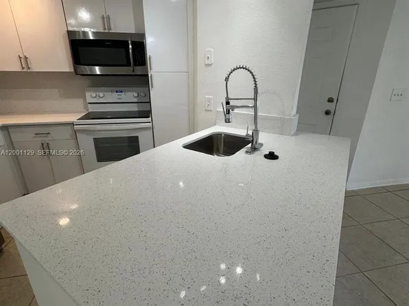 3380 Pinewalk Dr N APT 1113, Pompano Beach, FL 33063
