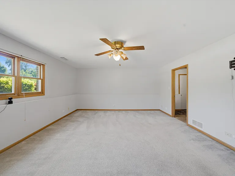 752 Rosanne St — Photo 26