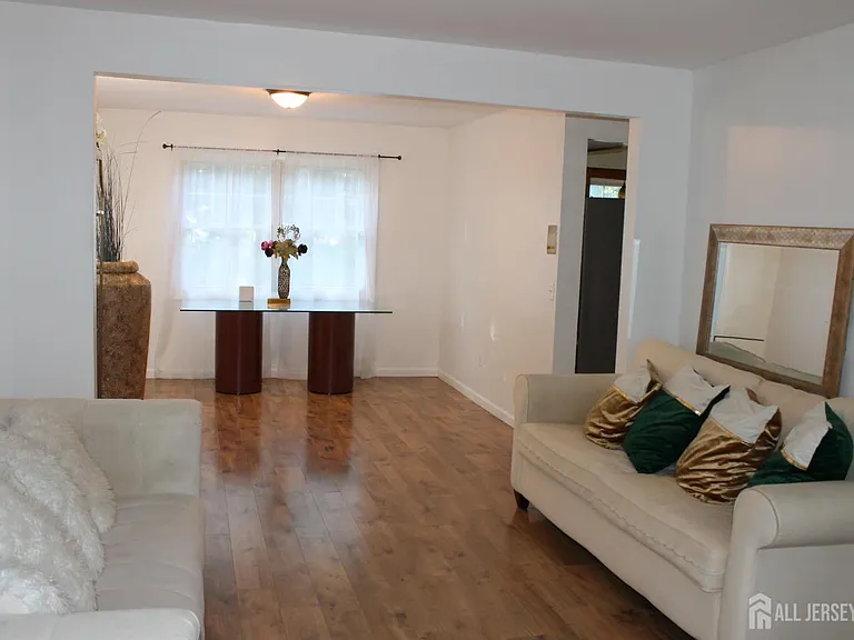39 Independence Ct — Photo 3