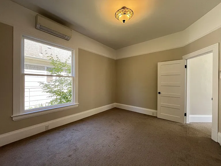 2850 NE Davis St — Photo 25