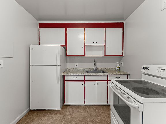 3rd image of 25436 New York St