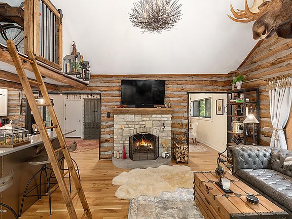 3rd image of 2377 Lakeshore Dr
