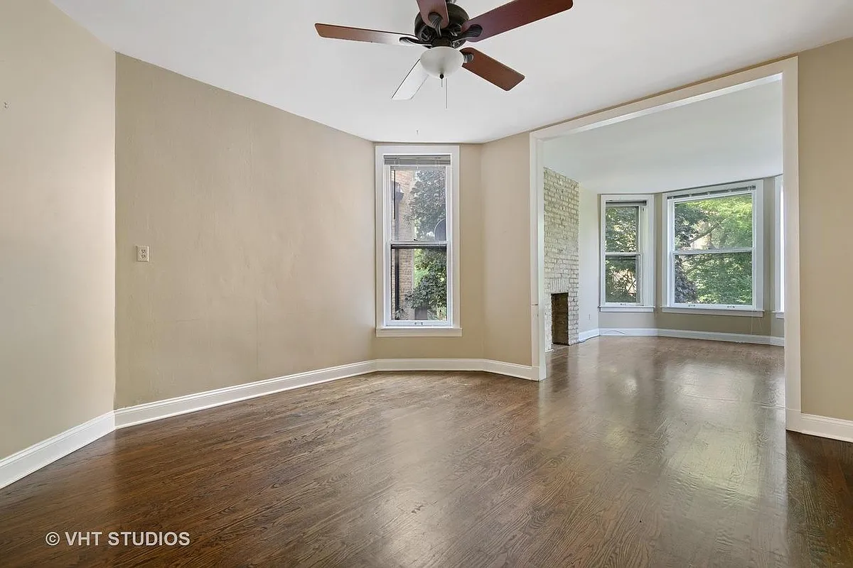 Building Photo - 3755 N Sheffield Ave #2F