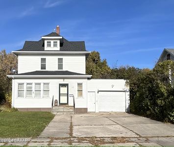 105 E Nelson Ave, Warren, MN, 56762
