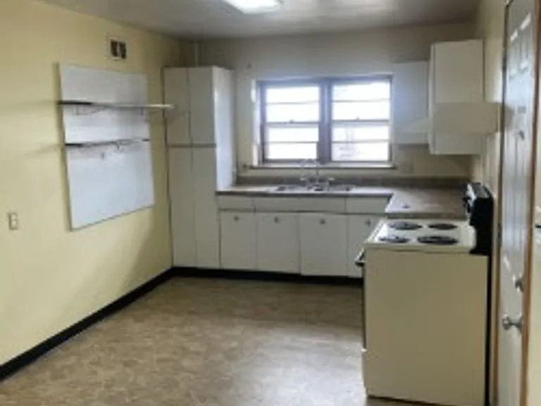 117 N Church St — Photo 10