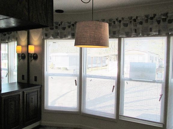 3rd image of 102 Hemlock Dr