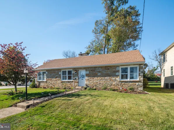 9618 Dungan Rd, Philadelphia, PA 19115