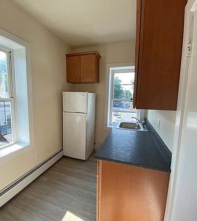 3rd image of 8 Franklin Ave