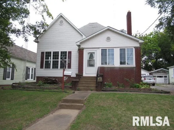 28 W South St, Harrisburg, IL 62946
