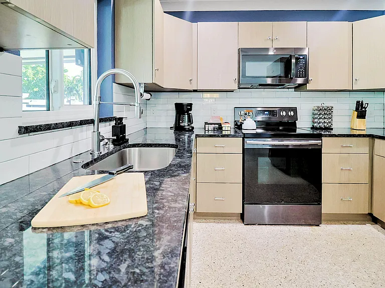 2545 Webber St — Photo 39