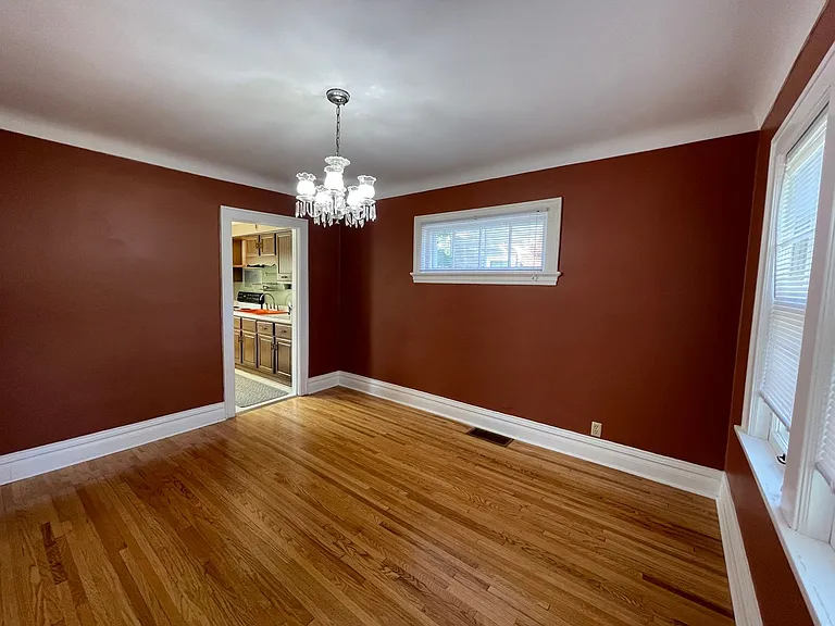 226 W Kent Rd — Photo 7