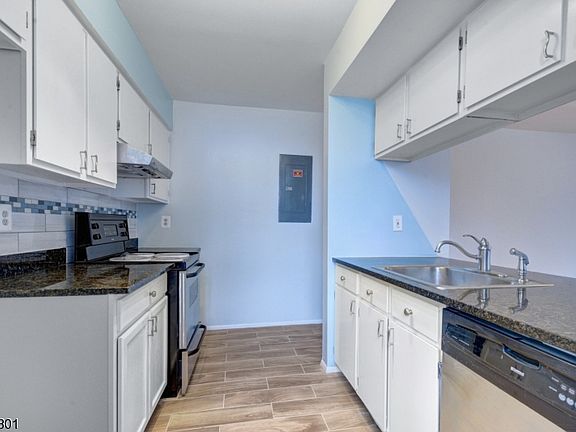 3rd image of 684 Irvington Ave #C0-18