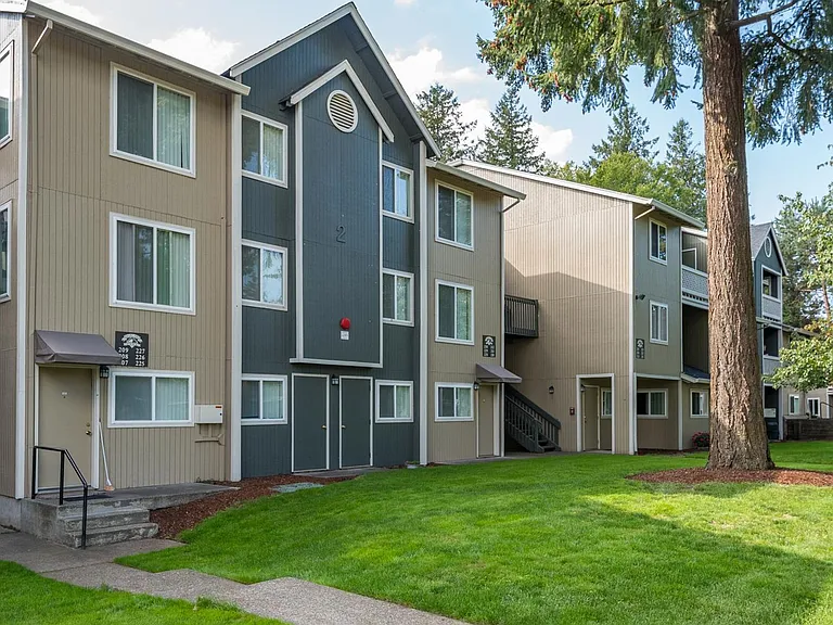 Highland Park Apartments — Photo 8
