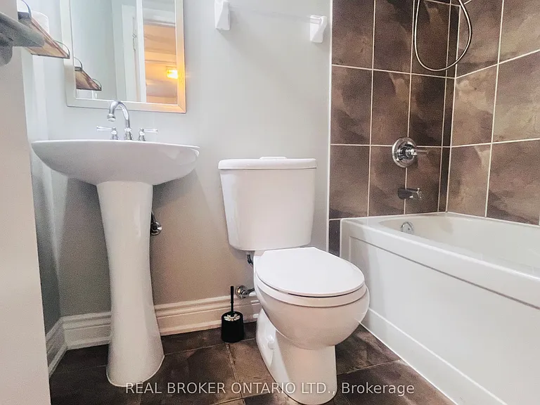 320 John St #214 — Photo 20