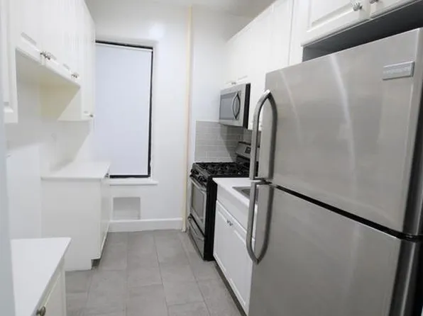 31-14 14th St #5A, Astoria, NY 11106