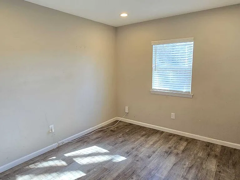 205 Stone St NW — Photo 6