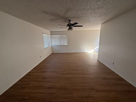 3rd image of 871 W Mayberry Ave