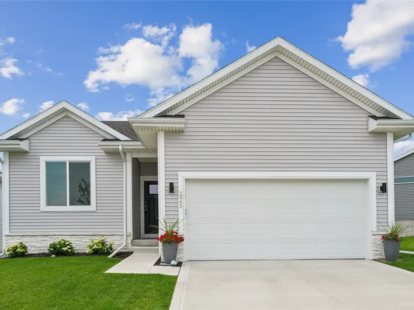 2945 Primrose Ln, Pella, IA 50219