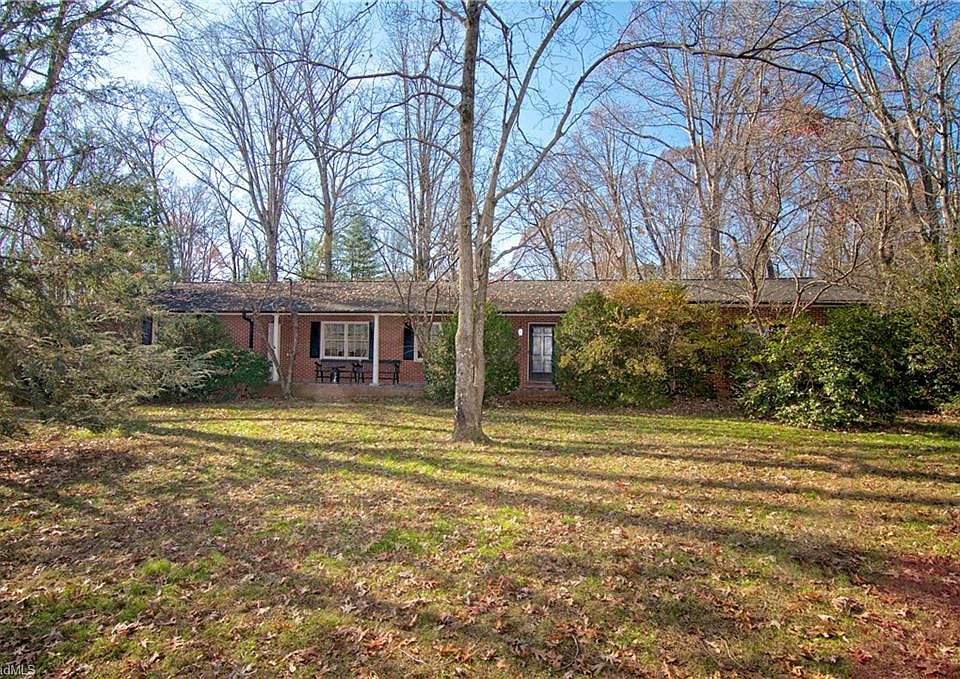 2nd image of 915 Country Ln