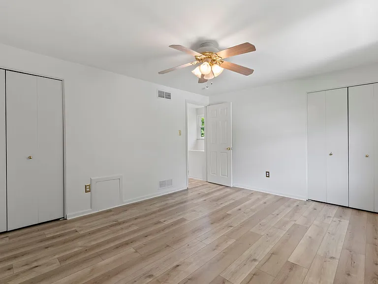 2055 Luehm Ave — Photo 14