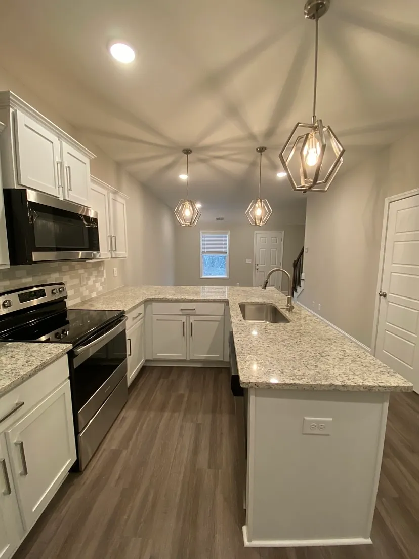 1027 Glenkirk Drive - D — Photo 4