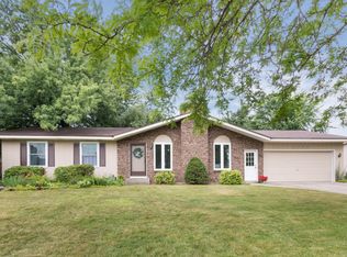 2733 E Chester Dr, Zeeland, MI 49464