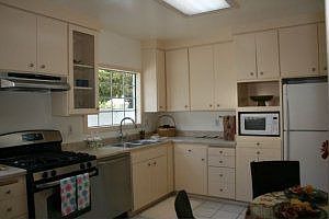 5th image of 3283 Greenfield Ave