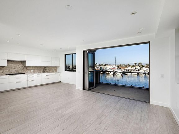 4th image of 2260 Newport Blvd Suite 301