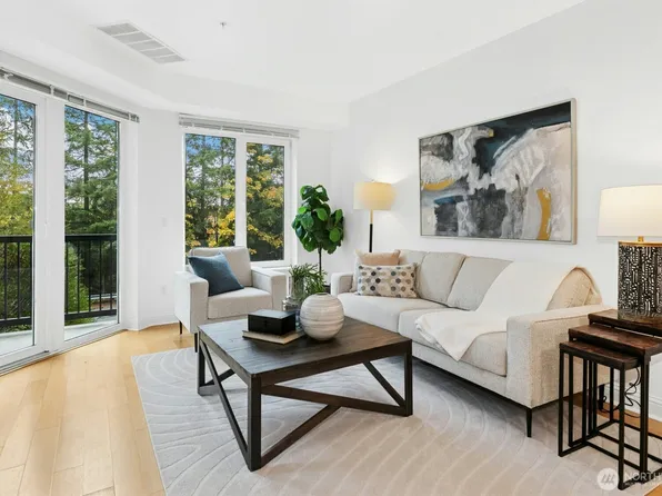 18707 SE Newport Way #102, Issaquah, WA 98027