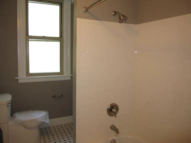 515 W Hutchinson Ave — Photo 11