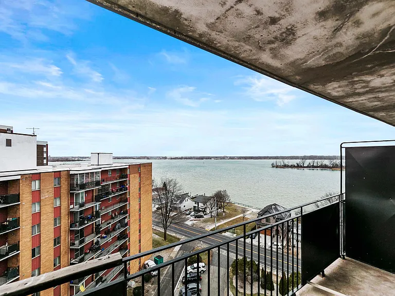 8787 Riverside Dr E — Photo 17