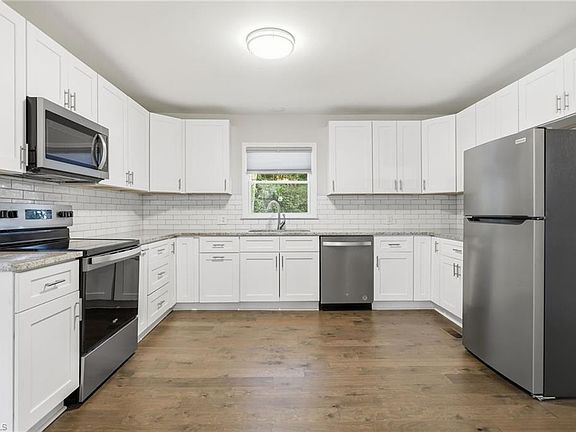 4th image of 176 Endsley Ave