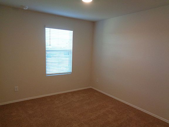 4th image of 208 Whipporwil Ln