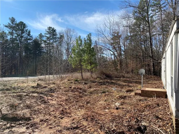 1520 Kelly Brewer Rd #21, Leasburg, NC 27291