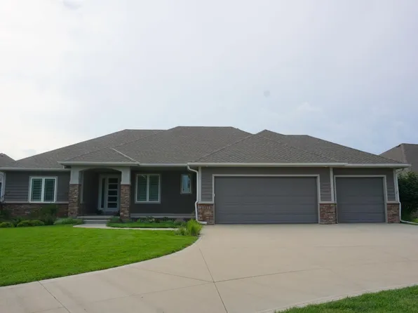 233 Augusta Cir, Dakota Dunes, SD 57049